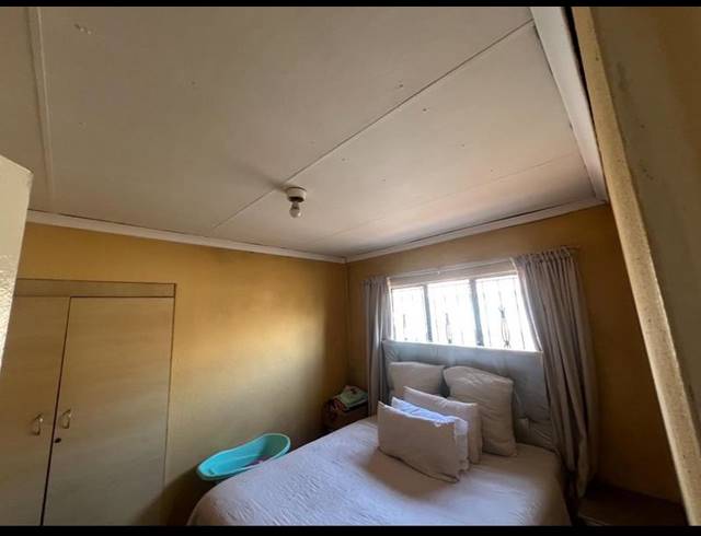 2 BEDROOM HOUSE FOR SALE IN VOSLOORUS